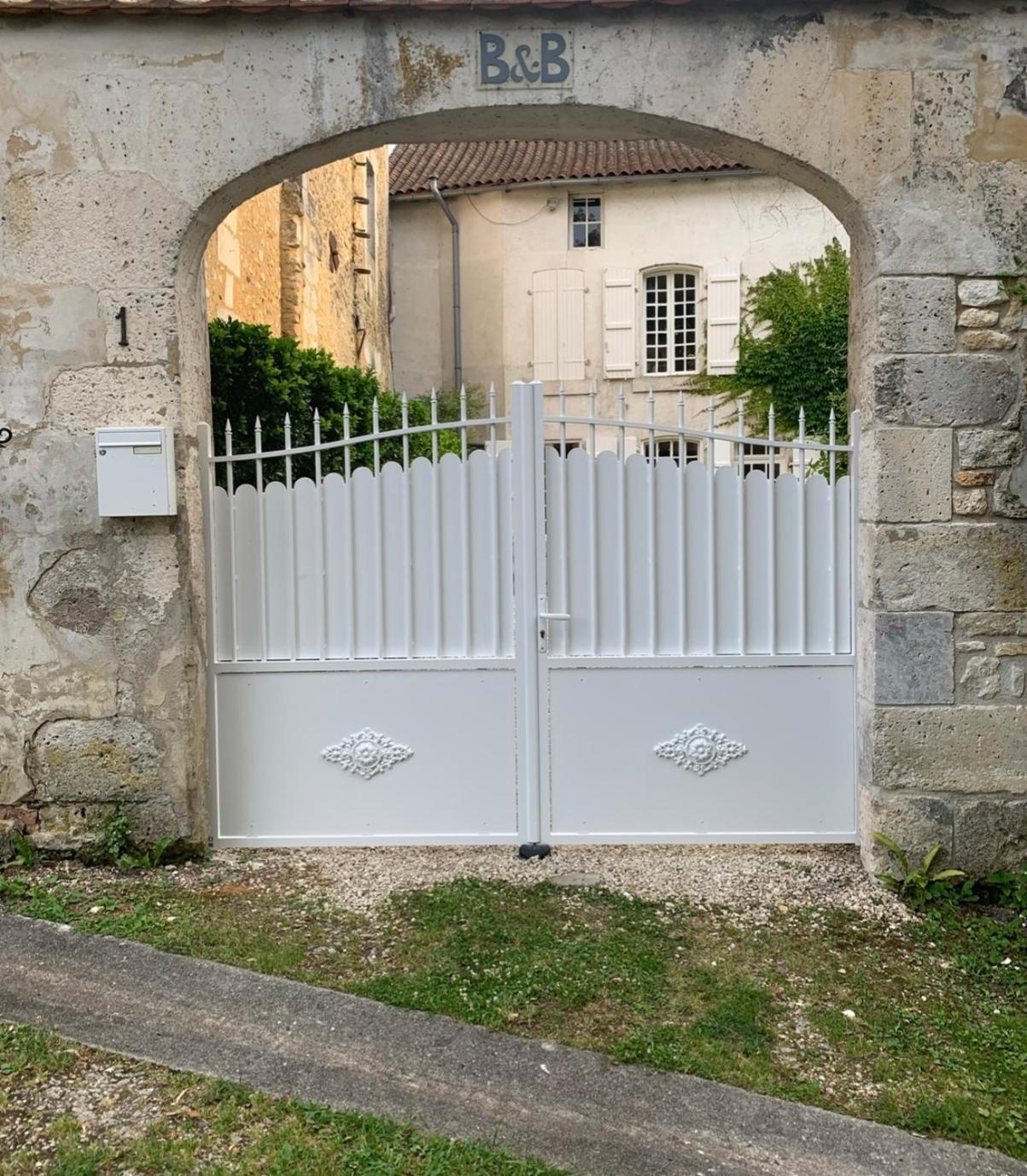 La Maison Du Pont La Rochebeaucourt-et-Argentine Zewnętrze zdjęcie